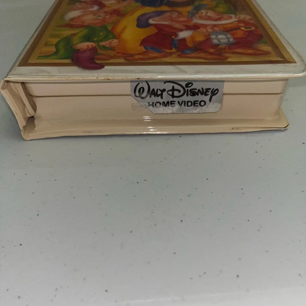 Disney’s Masterpiece Collection Snow White VHS Movie 1524